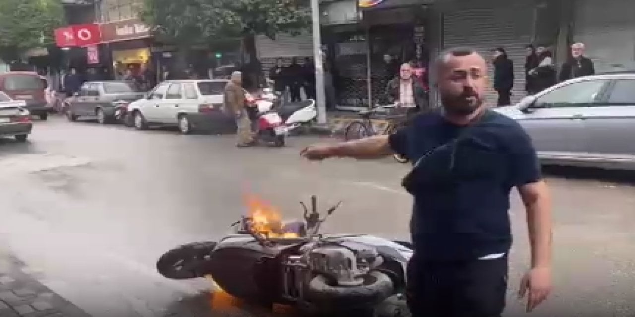 0 km motosikleti sürekli arıza verince aldığı bayinin önünde yaktı