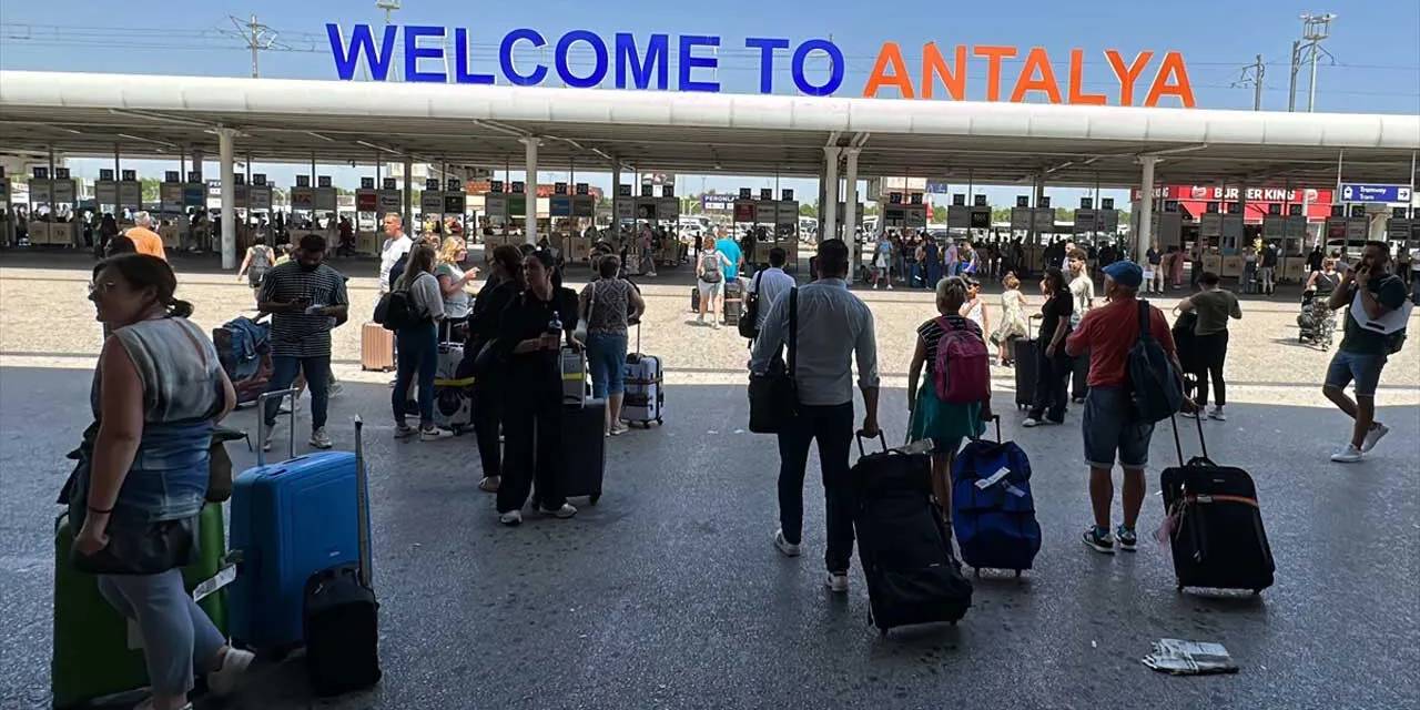 Antalya'nın 2025 turist hedefi açıklandı