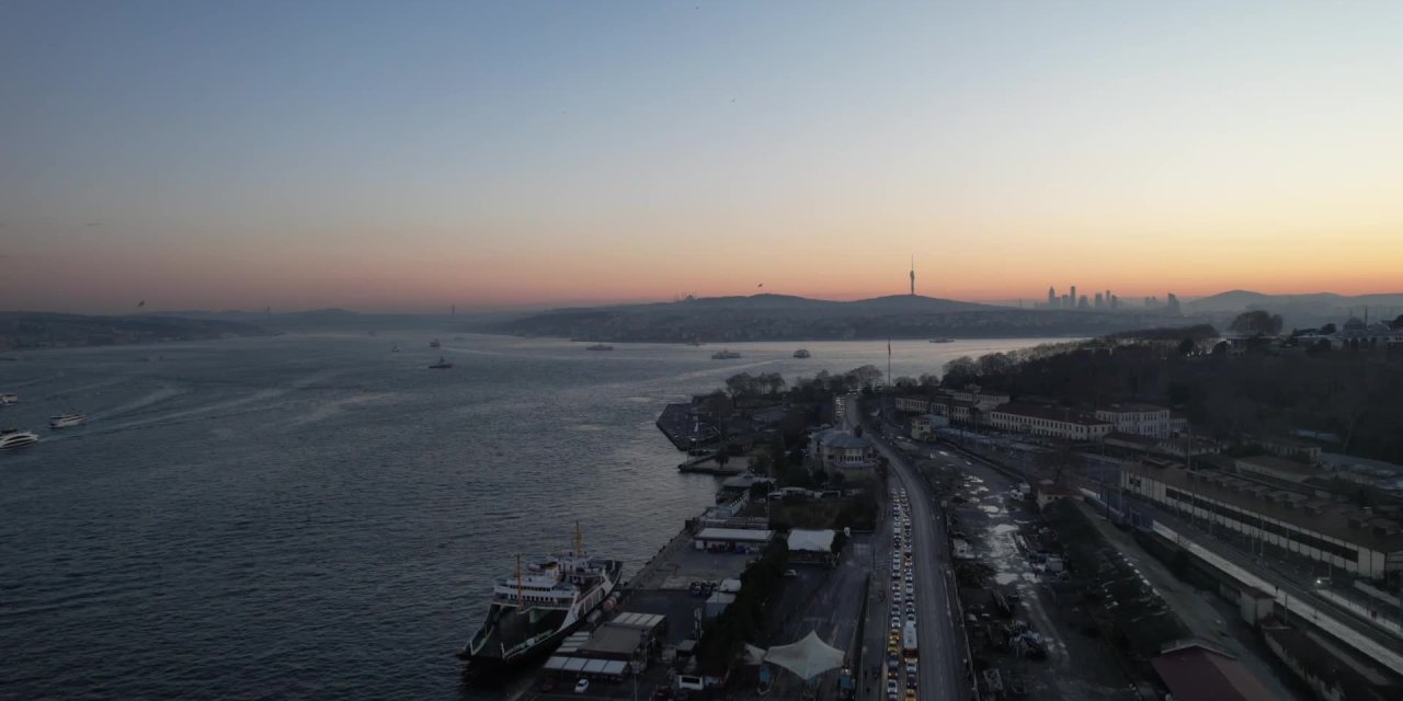 Sirkeci Garı'na yakın kaçak kafe yıkıldı