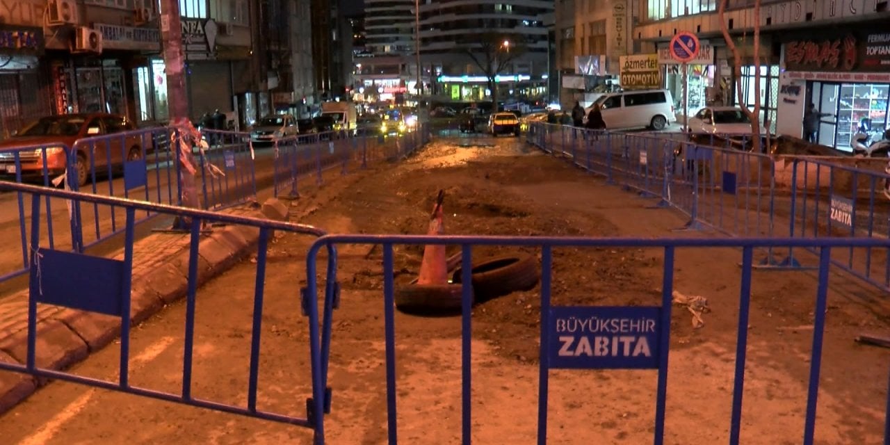 Güngören'de aynı yol bir ayda iki kez çöktü