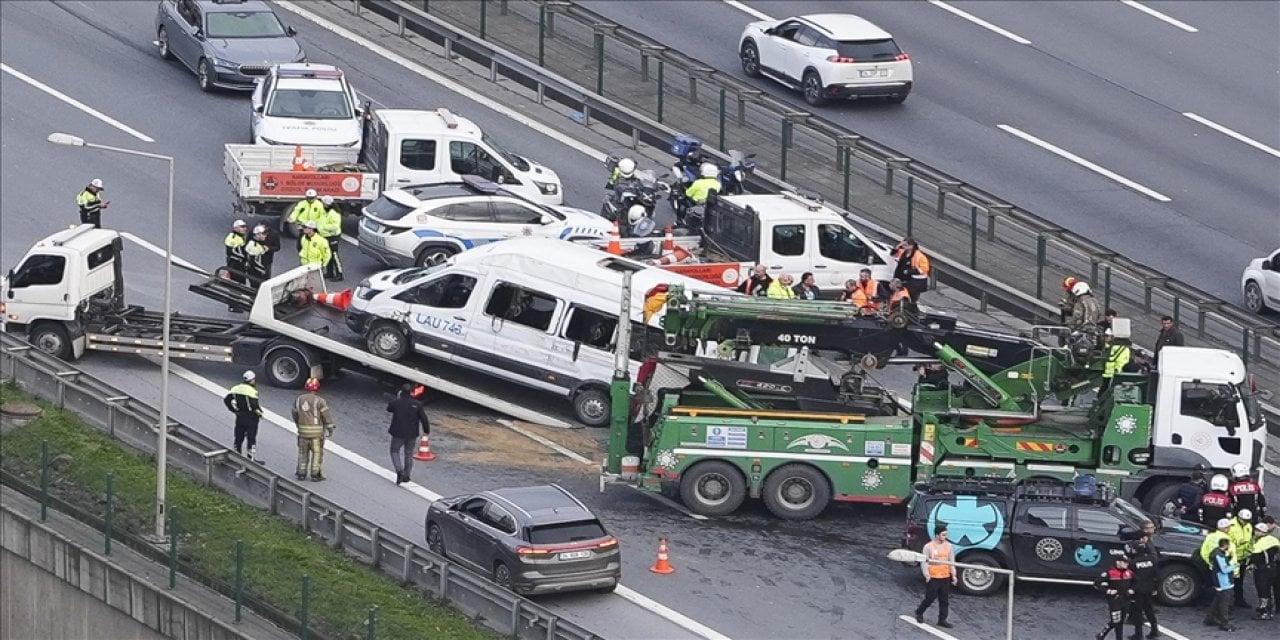 Kağıthane'de okul servisinin karıştığı kazada yaralanan 9 kişi taburcu edildi