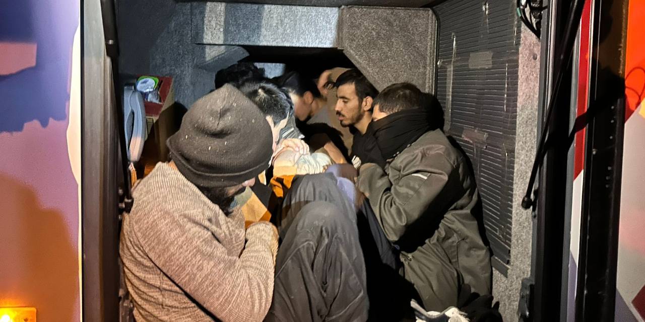 Yolcu otobüsünün yatak kısmında yakalandılar