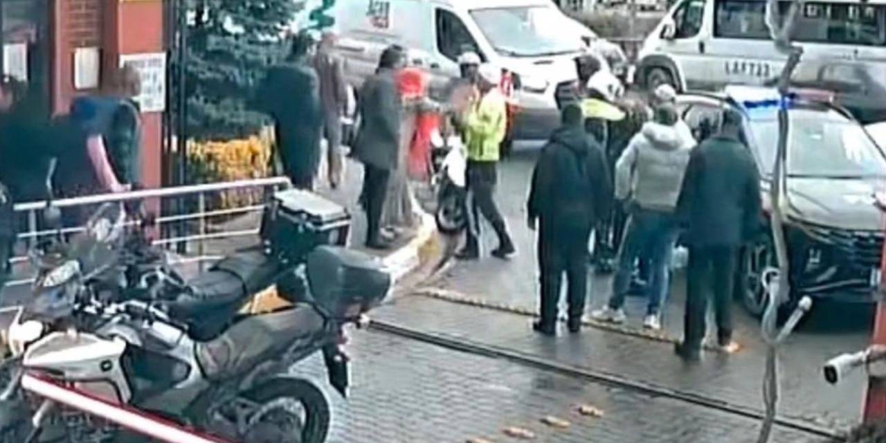 İstanbul'un aile boyu şehir eşkiyaları kamerada. Polisin burnu kırıldı