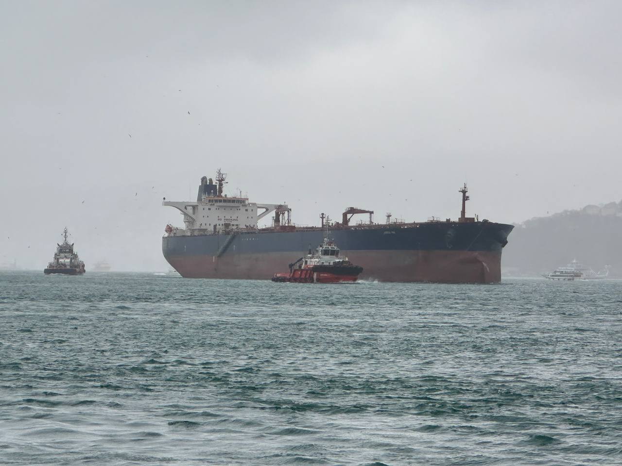İstanbul Boğazı gemi trafiği çift yönlü olarak askıya alındı
