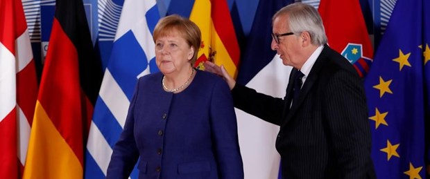 AB'nin geleceği için Merkel'i işaret etti