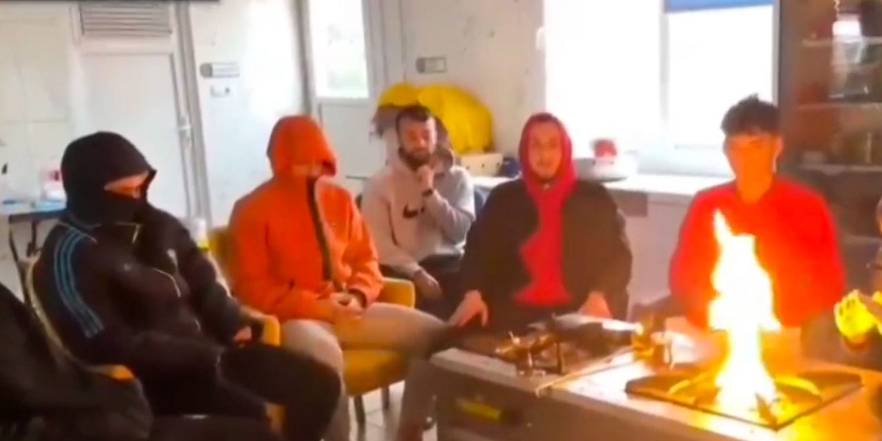 101 yıllık Türk kulübü ısınmak için mutfak tüpü yaktı