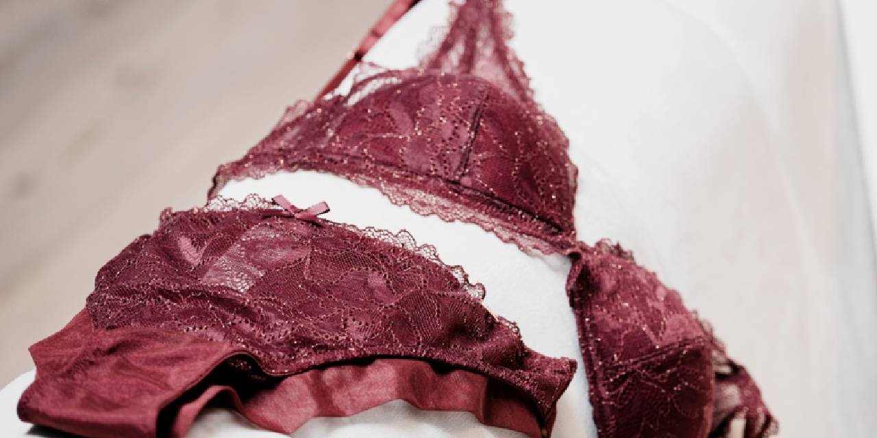 Yılbaşının en renkli kırmızı geleneği: Kırmızı iç çamaşırı