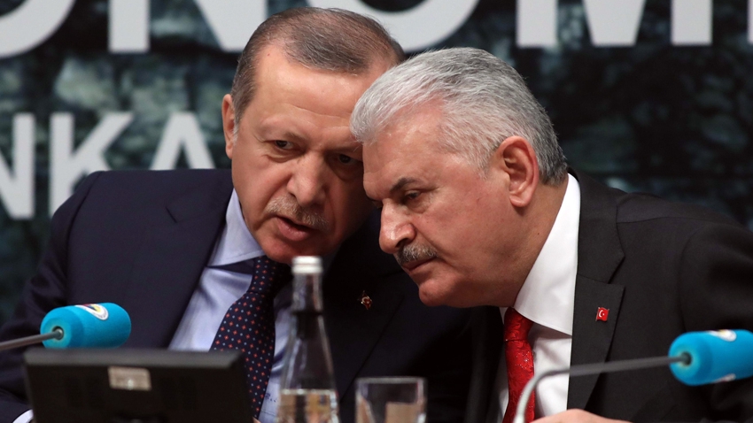 Ahmet Takan'dan çok çarpıcı iddialar! AKP içinde neler oluyor?