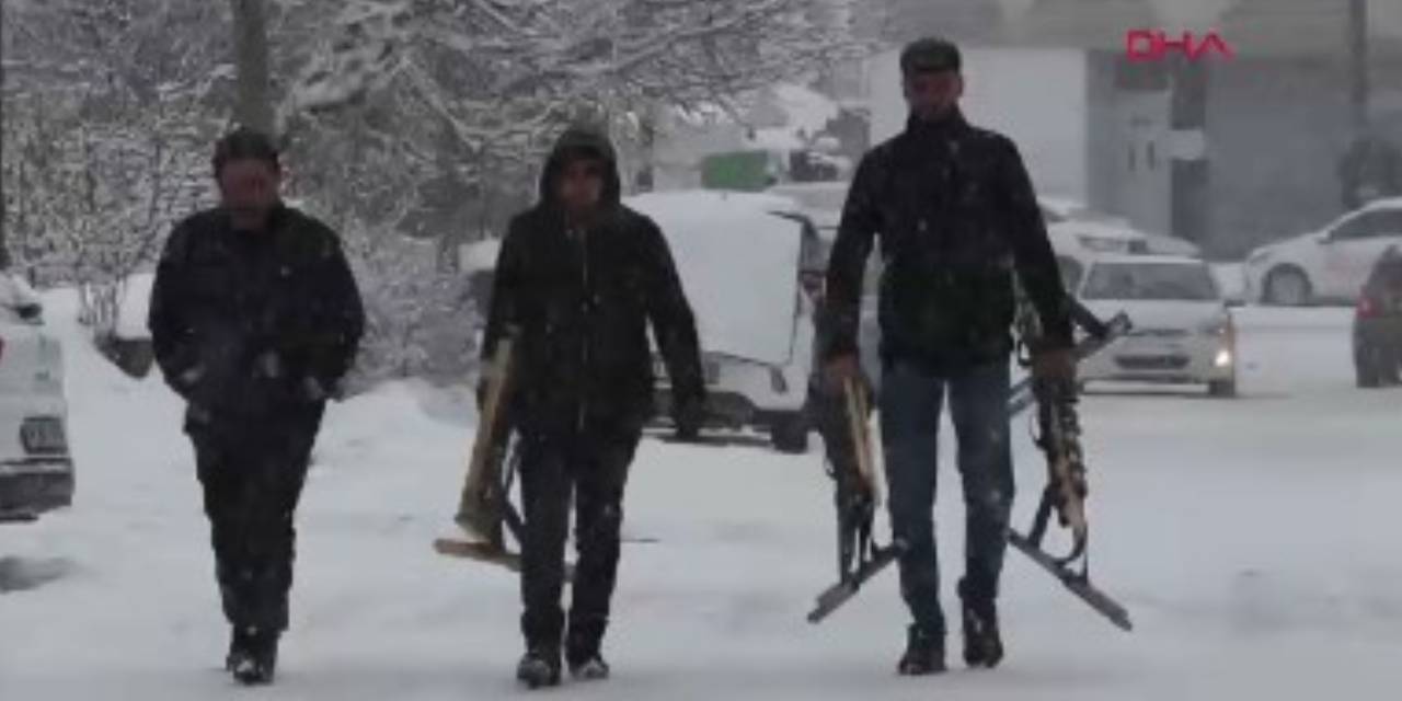 Karlıova’da 10 köy yolu kar nedeniyle ulaşıma kapandı