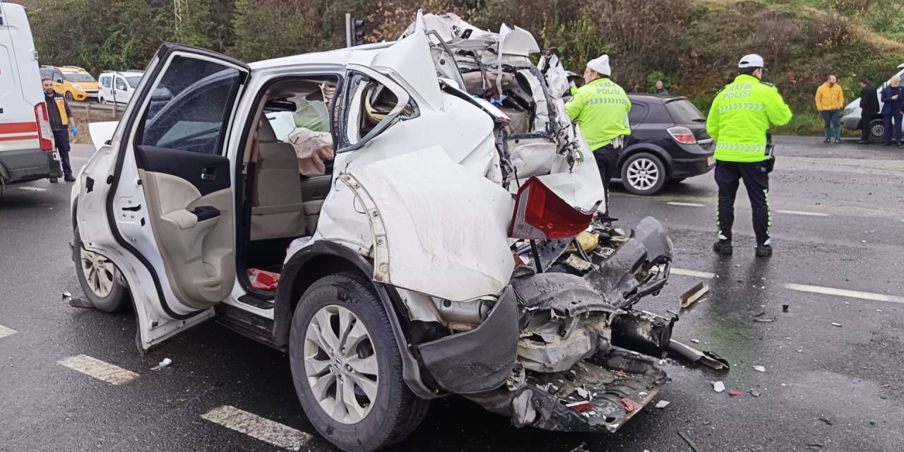 3 aracın karıştığı zincirleme kaza! Yaralılar var