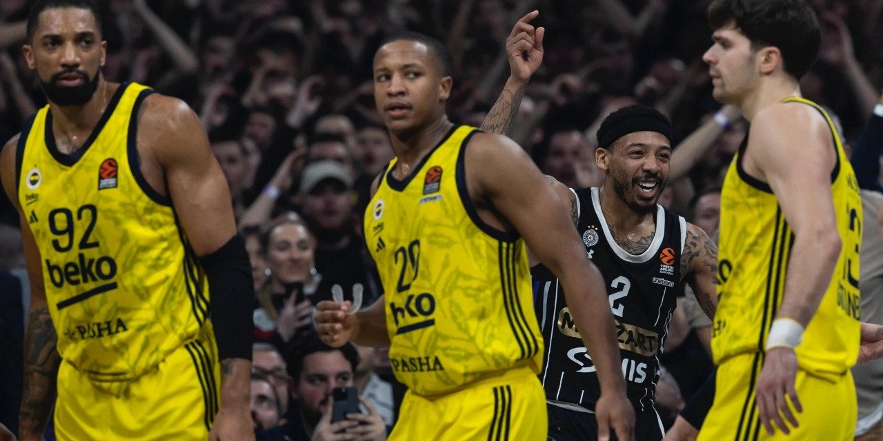 Fenerbahçe direnemedi. Jasikevicius atıldı