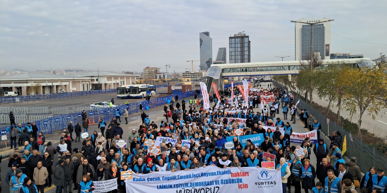 Mitinge katılacak kortej Tandoğan Meydanı'na ulaştı