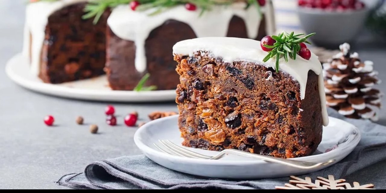 Yılbaşı keki ile iki kardeşi ve yeğenini öldürdü