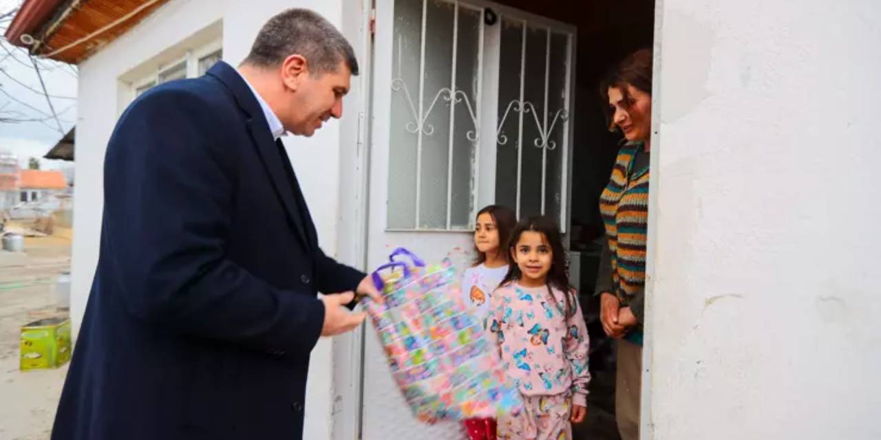 Burdur itfaiyesinden çocuklara yılbaşı hediyesi