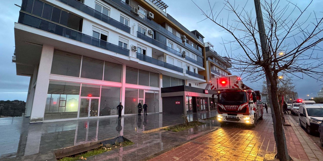 Yangından siren sesiyle uyandırıldılar