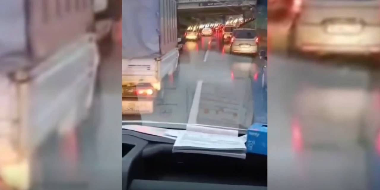 Ambulansa fermuar sistemiyle yol verildi. Bakanlık teşekkür etti