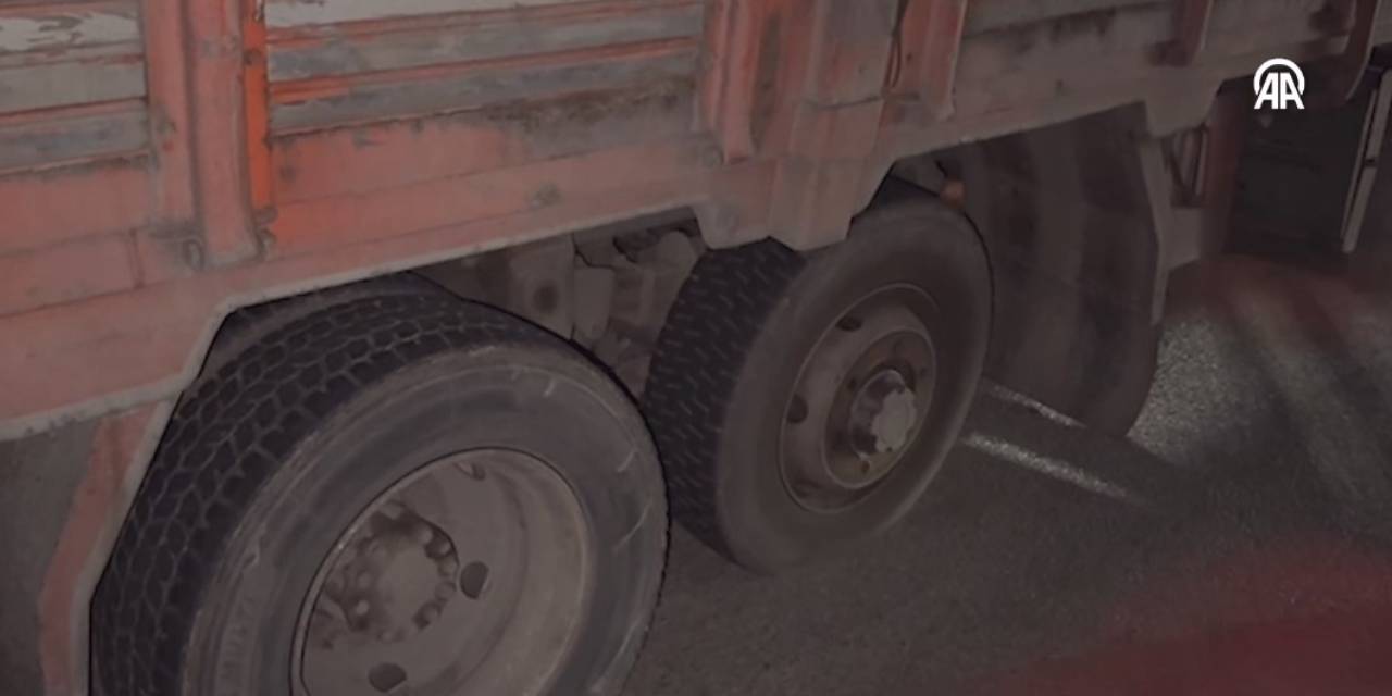 Kamyondan çıkan tekerleğin çarptığı kişi yaralandı