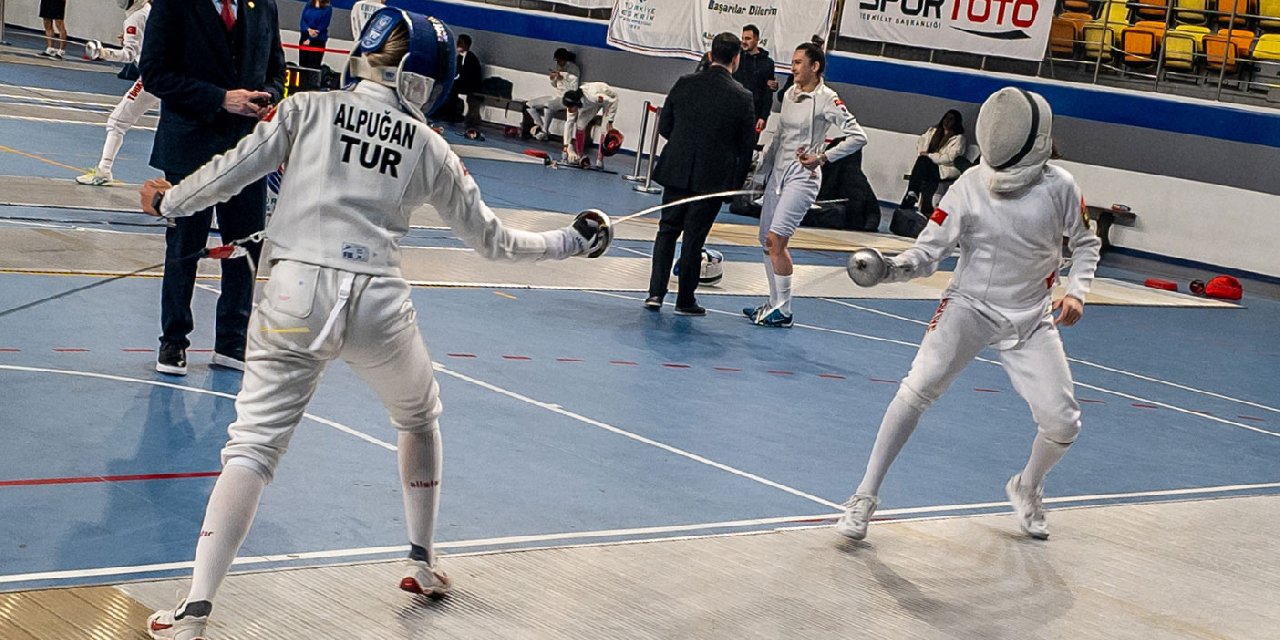 Ankara'da kılıçları şampiyonluk için çektiler