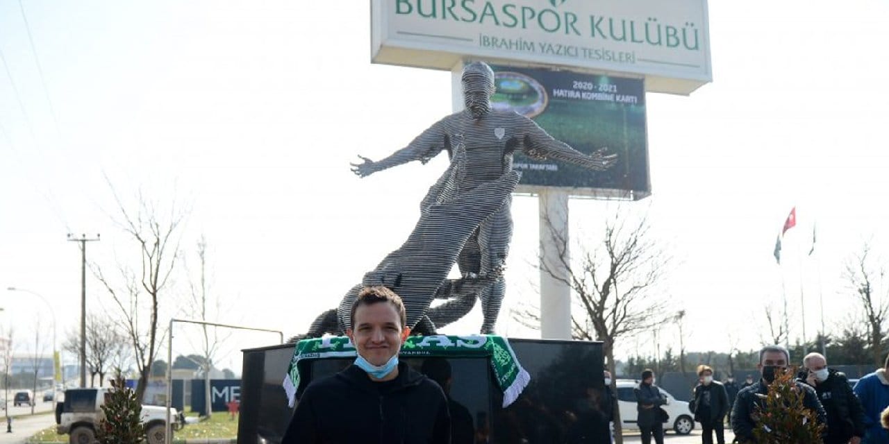 Batalla heykeline ilginç müdahale