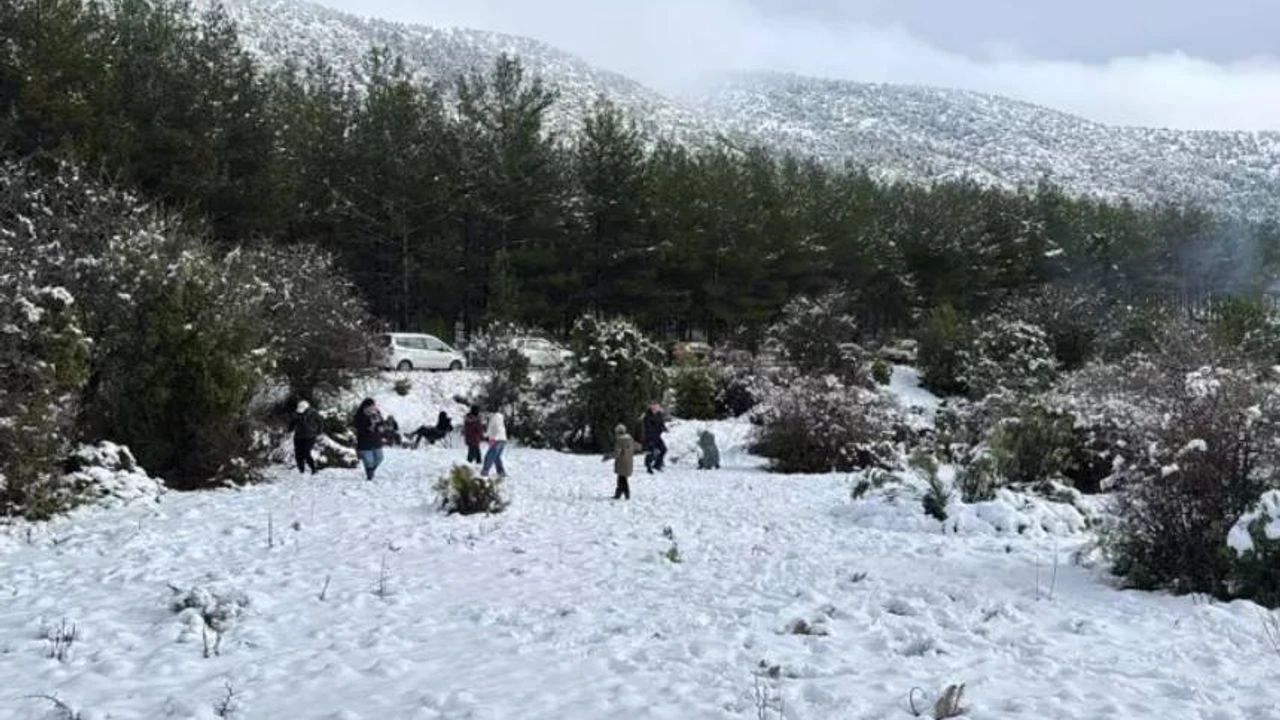 Kışın bile sıcak olduğu yerde kar 1 metreyi buldu