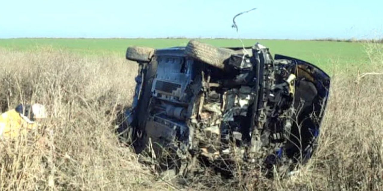 Tarlaya devrilen otomobilin sürücüsü hayatını kaybetti