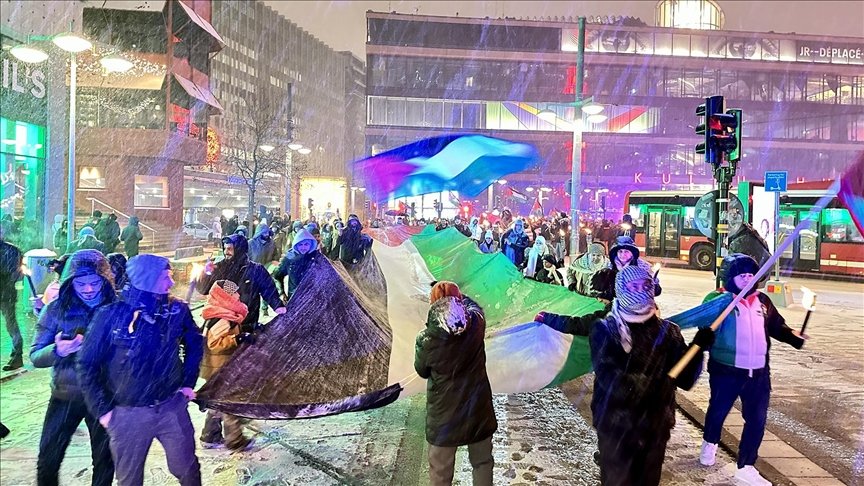 İsveç'te yılbaşı kutlamasını iptal eden yüzlerce kişi Filistin'e  destek gösterisi düzenledi