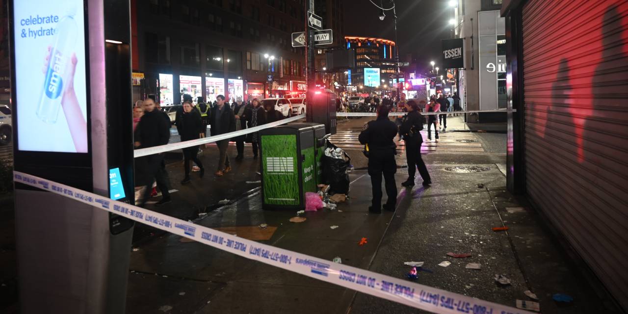 Times Meydanı’nda Yılbaşı Kutlamalarında bıçaklı saldırı