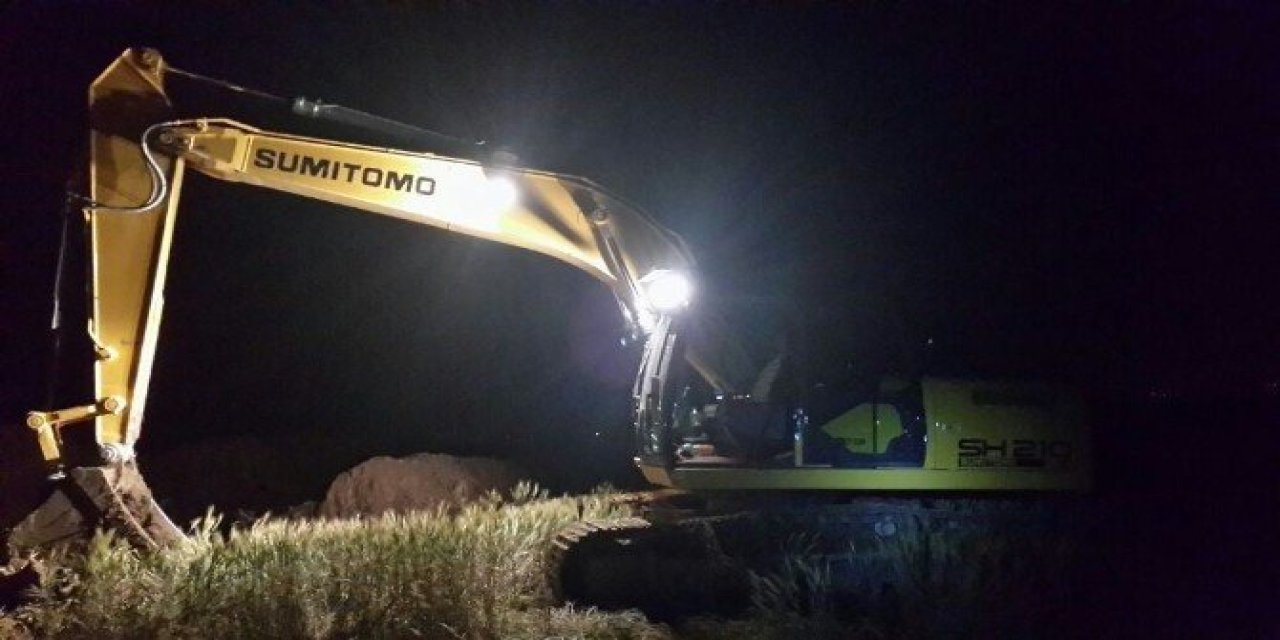 Yılbaşı gecesi kepçe ile define aradılar