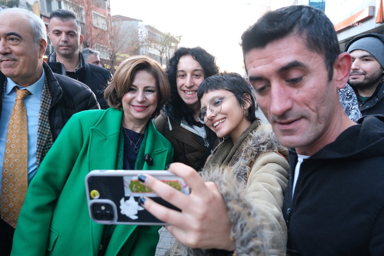 Eskişehir Büyükşehir Belediye Başkanı Ünlüce, yeni yılın son gününde vatandaşlarla bir araya geldi