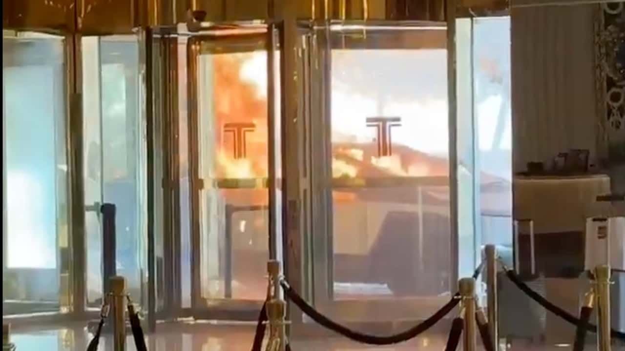 Las Vegas'ta Tesla araç Trump Tower'ın önünde patladı