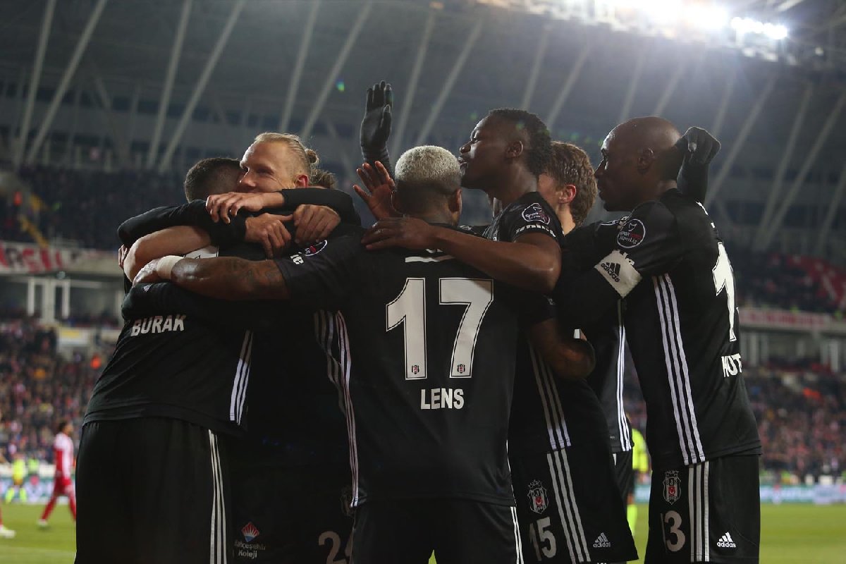 Beşiktaş zirve yarışını bırakmadı... Süper Lig'de son durum!