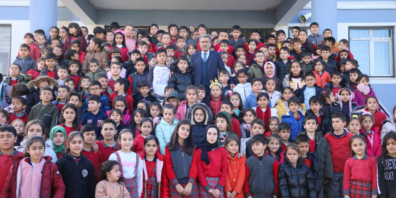 Van'da 46 yıllık öğretmene duygulandıran emeklilik töreni