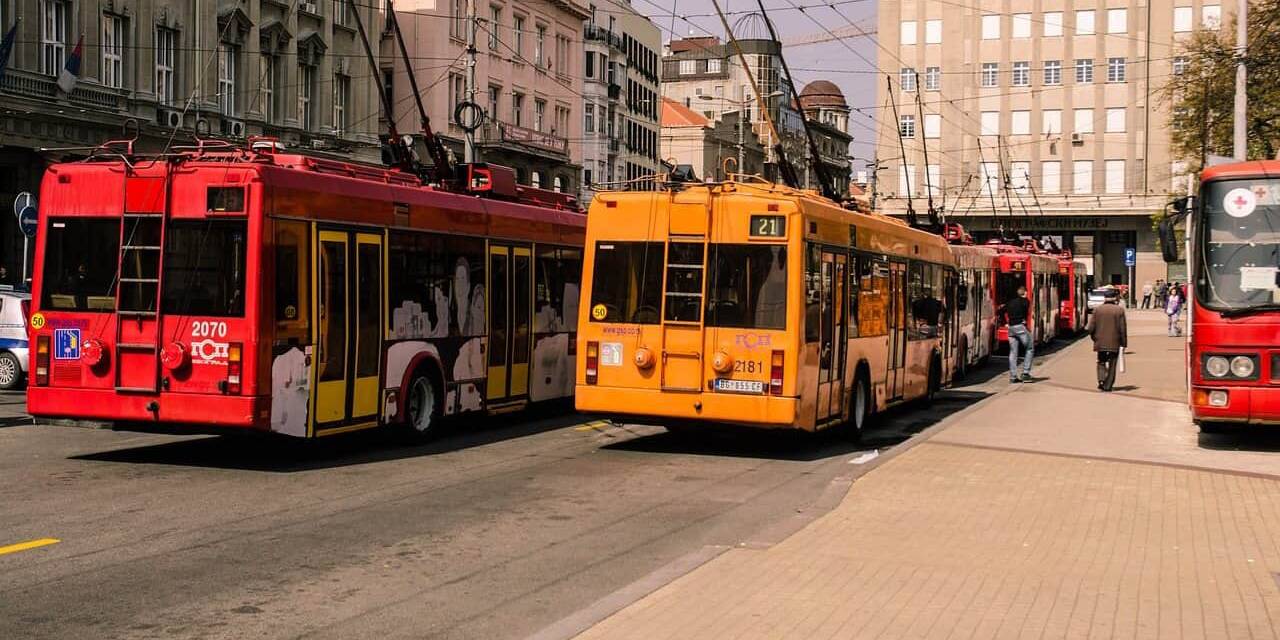 Belediye başkanı açıkladı Belgrad'da toplu taşıma ücretsiz oldu