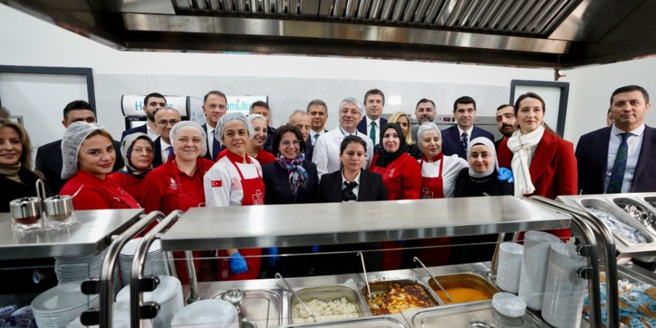 Esenyurt Belediyesi'nin karşısına kent lokantası açıldı: Açlışı İmamoğlu yaptı