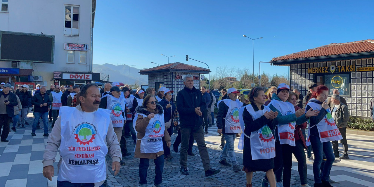 Emeklilerden maaş isyanı: Siz zengin oldunuz biz sefiliz