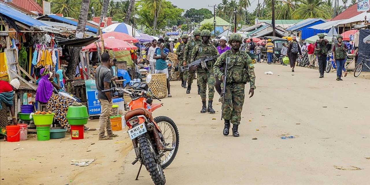 Mozambik'te şiddet olayları nedeniyle 3 bin kişi ülkeyi terk etti