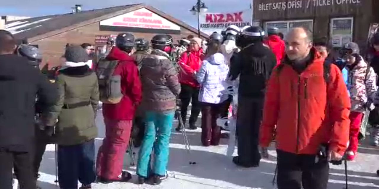 Kaymak için sıraya girdiler