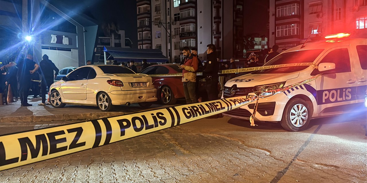 Kavga ettiği kişiye ateş açtı iş yerinden çıkan kadını kalçasından vurdu