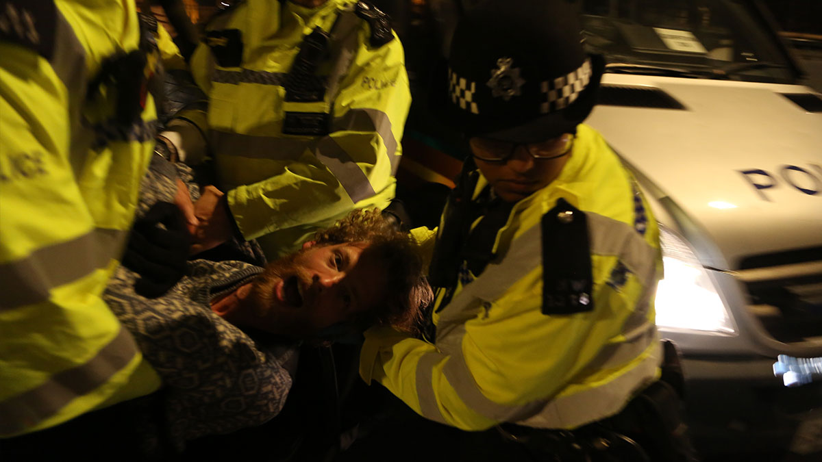 Londra'da çevrecilerin eylemlerinde gözaltı sayısı bini geçti