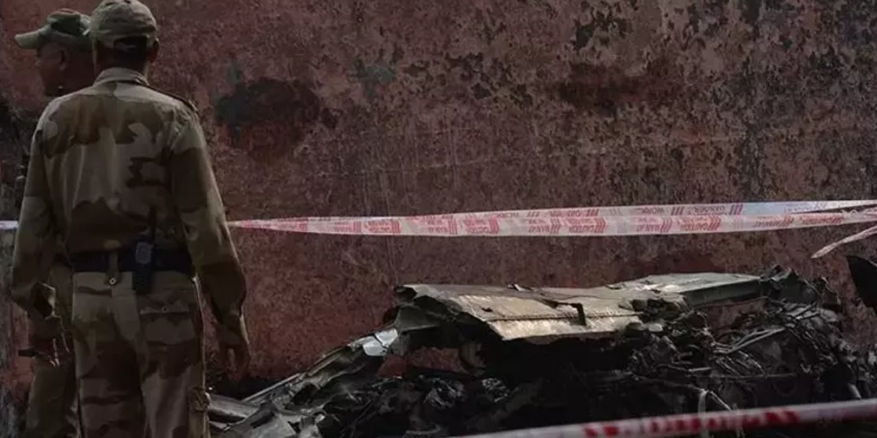 Hindistan'da helikopter düştü: 3 kişi yaşamını yitirdi