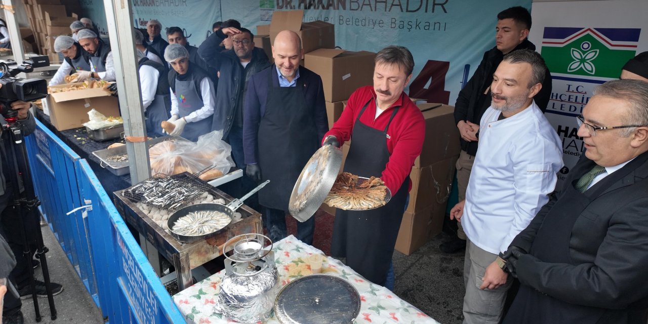 Bahçelievler'de Hamsi Festivali. 4 ton hamsi dağıtıldı