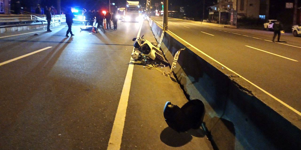 Kocaeli'de bariyerlere çarparak savrulan motosiklet sürücüsü yaşamını yitirdi