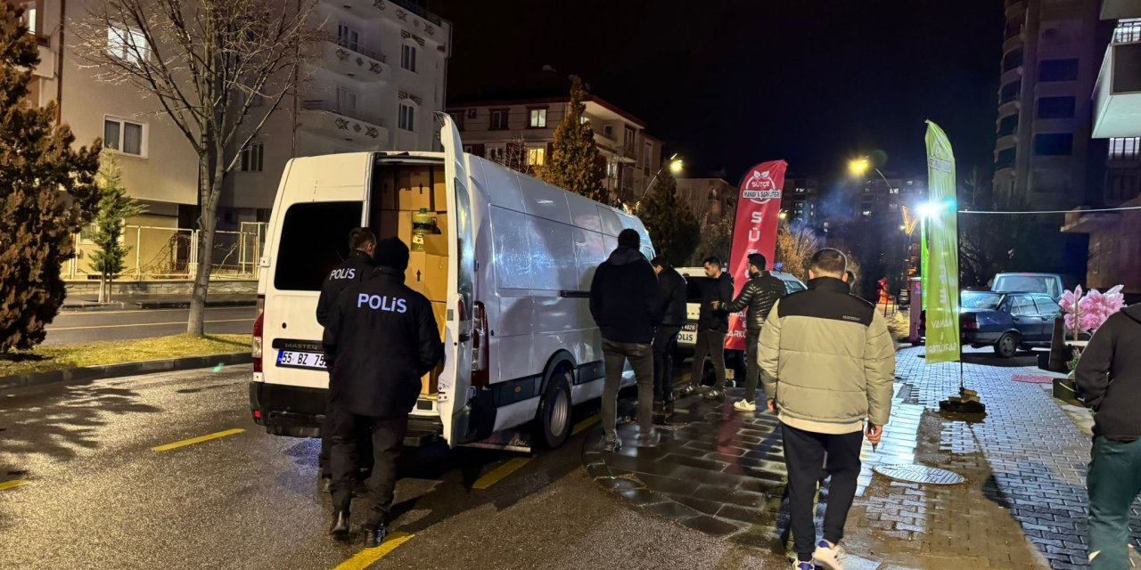 Sahte zeytinyağı tezgahını kadın patronun şüphesi ortaya çıkardı