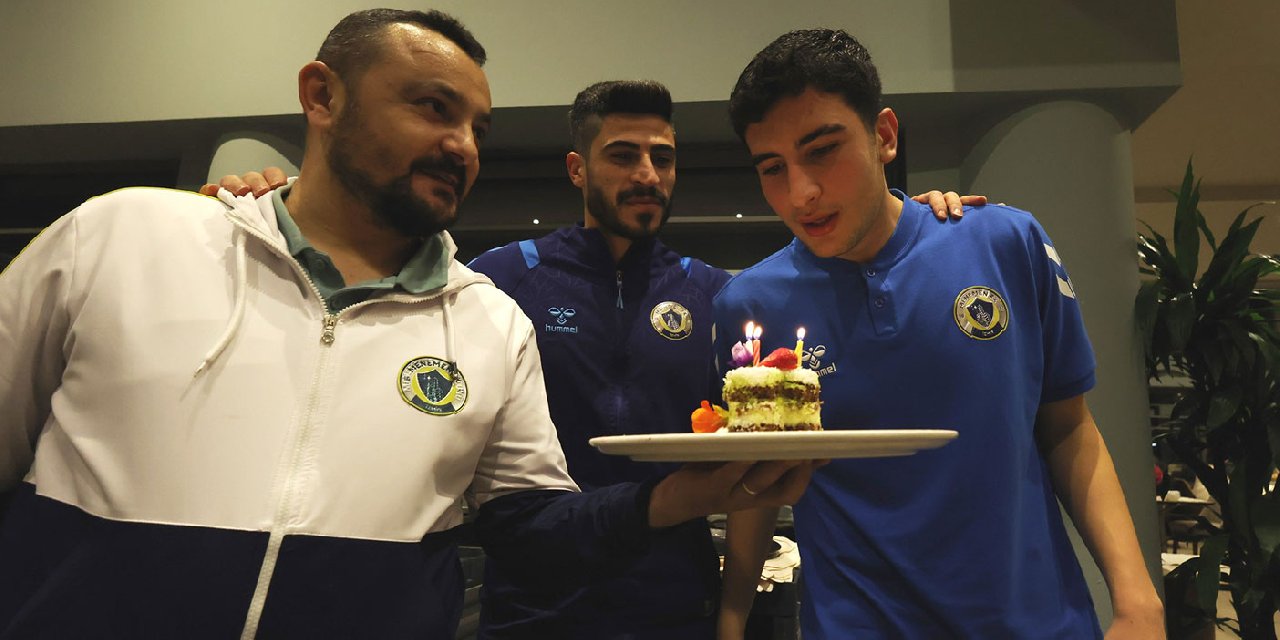 Fethi Sekin'in oğlu Burak'a sürpriz kutlama