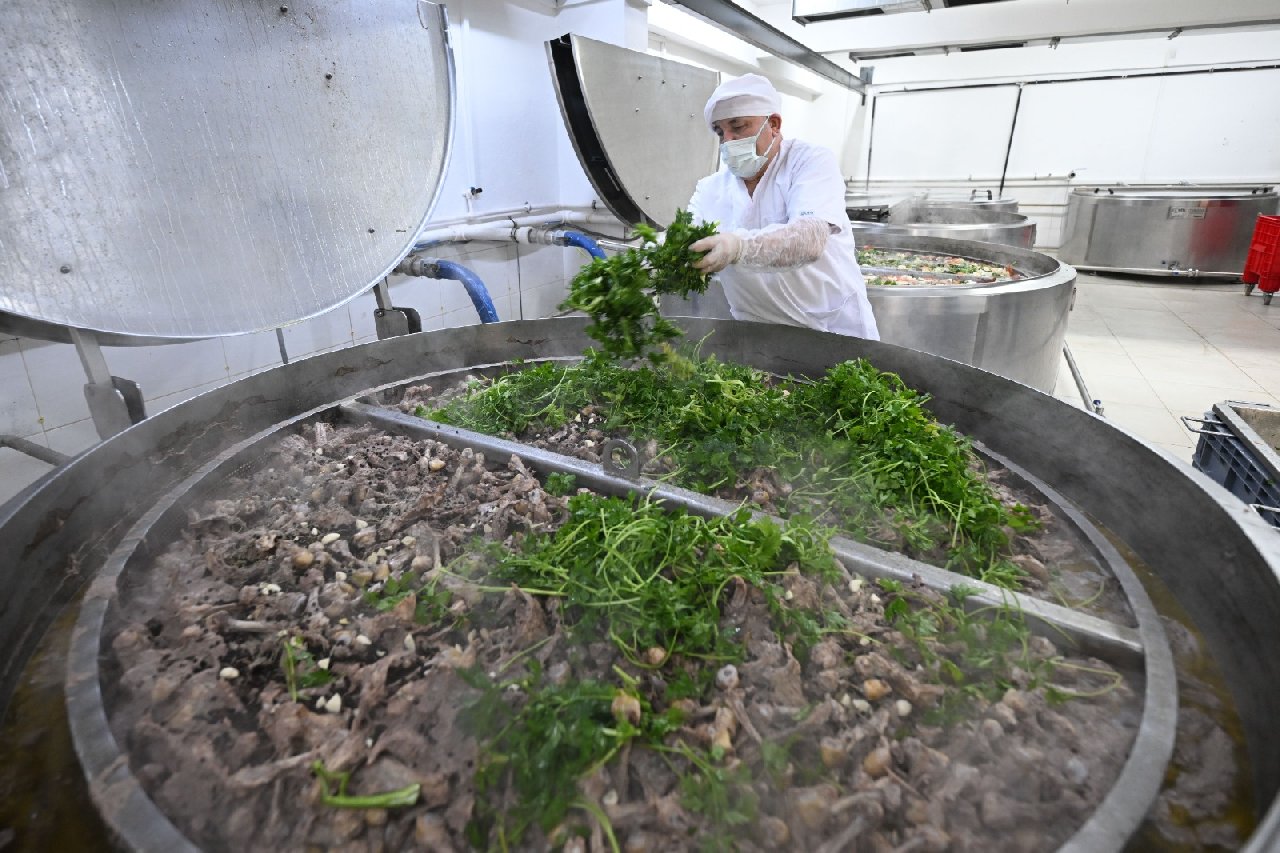 Hastalığını öğrenince kolları sıvayıp ticarete girişti. Şimdi yanında 40 kişi çalıştırıyor