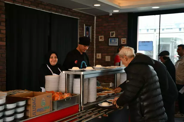 Evde pişen yemek bile daha pahalıya geliyor. Kent lokantasında yemek 50 liraya satılıyor