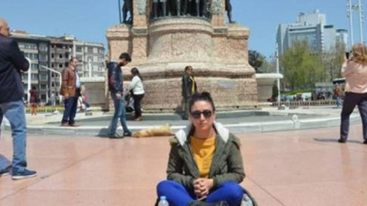 Taksim'de 'çocuk tecavüzlerini' protesto eden bir anne gözaltına alındı