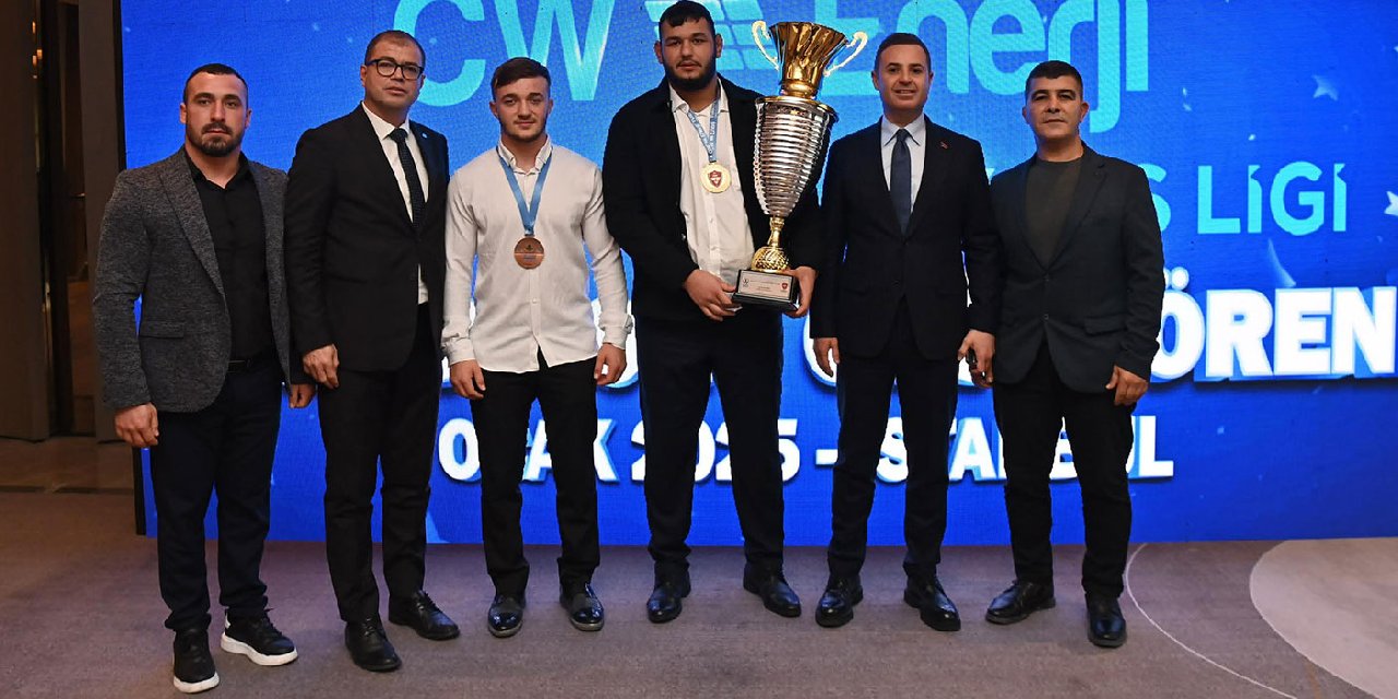 Pehlivanlar sahneye sığmadı
