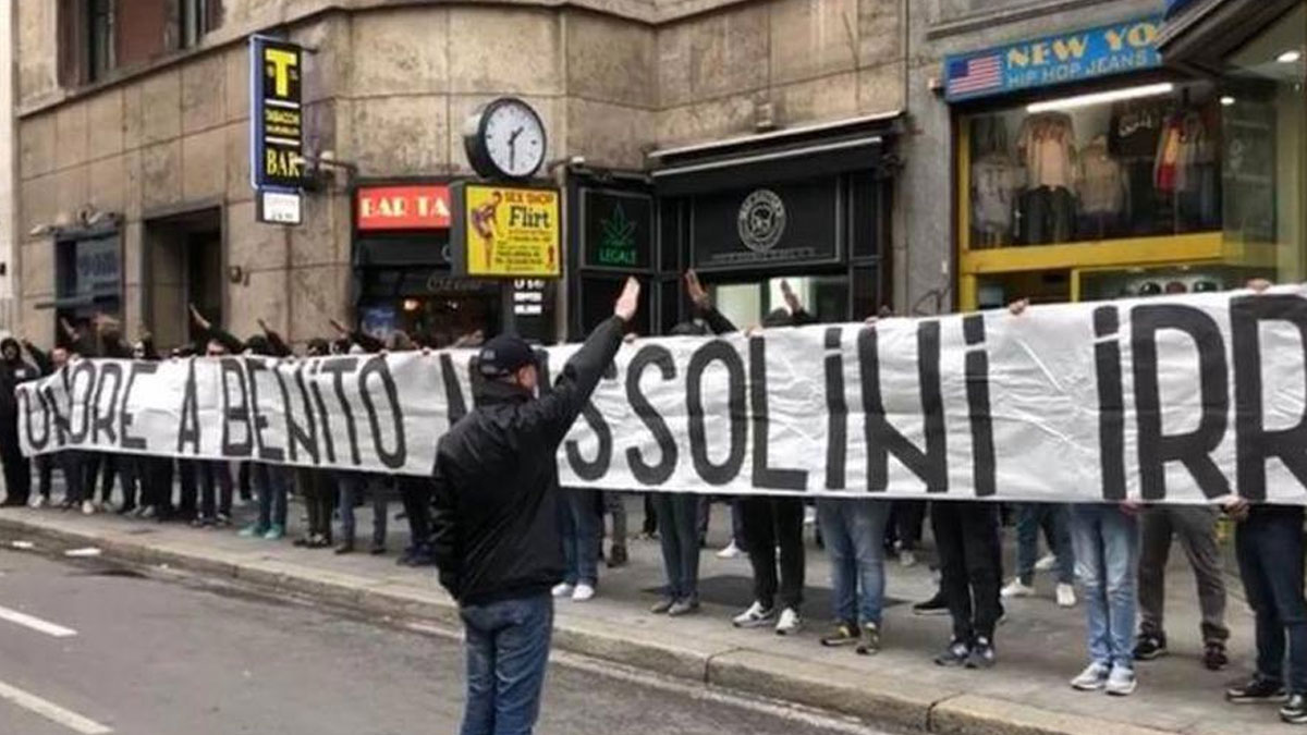 Lazio taraftarından skandal Mussolini göndermesi