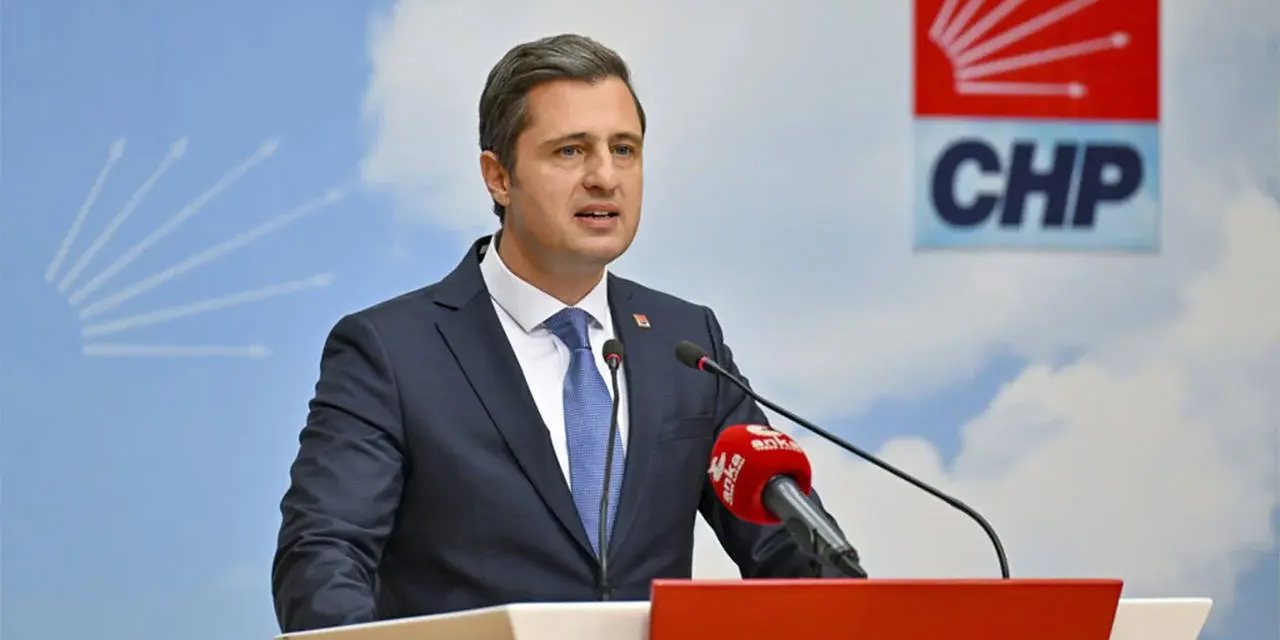 CHP'den Akdeniz Belediyesi'ndeki gözaltılara ilk tepki kırmızı kartla geldi